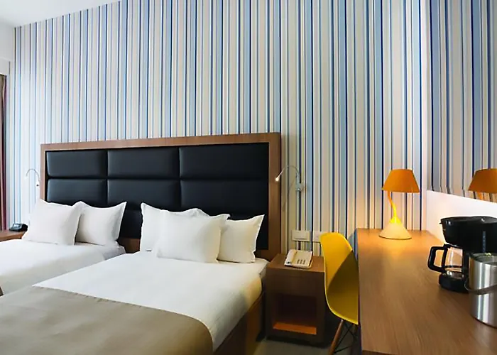 Hotel Tryp By Wyndham World Trade Center Area 4*