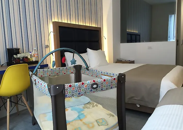 Hotel Tryp By Wyndham World Trade Center Area 4*